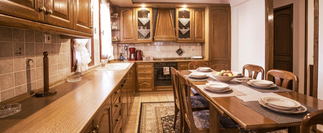 Georgia'S Guesthouse カストリア エクステリア 写真