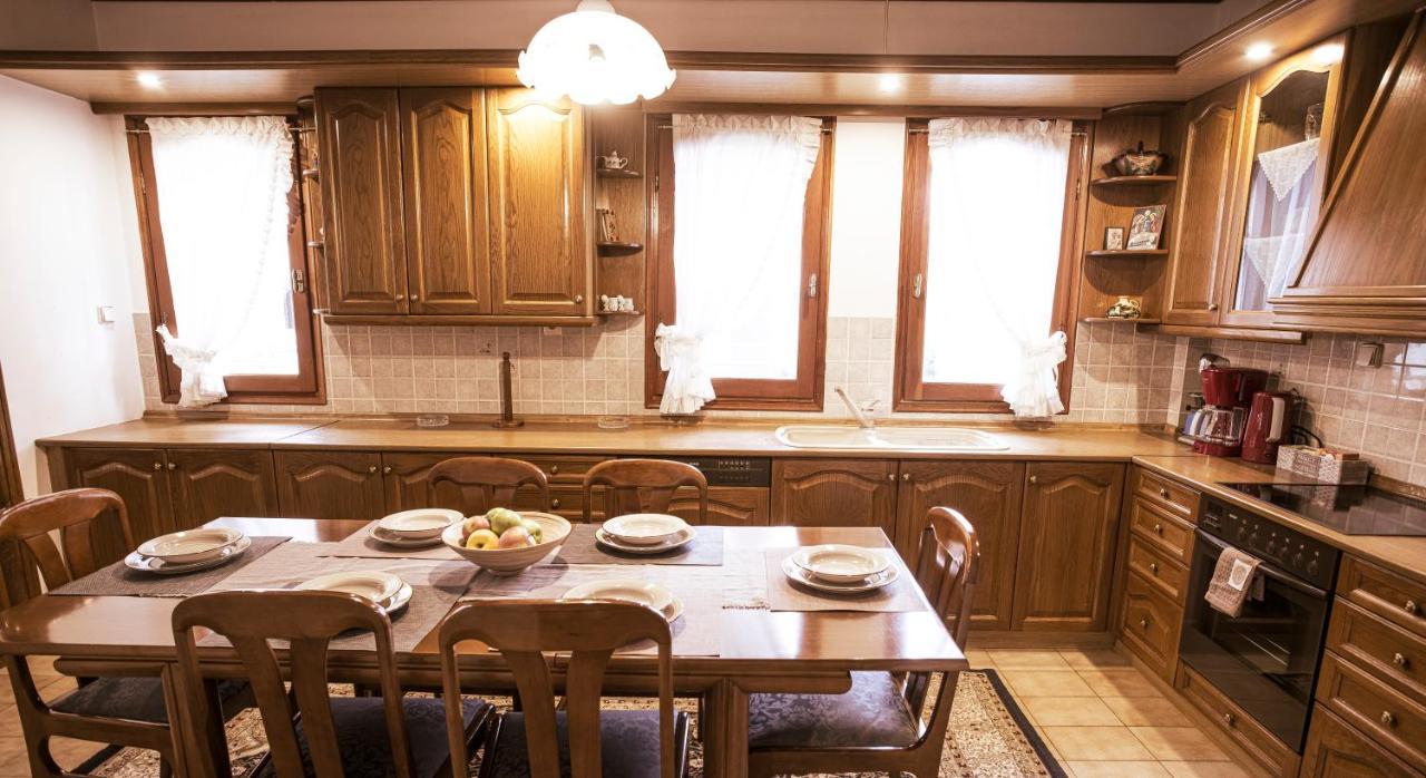 Georgia'S Guesthouse カストリア エクステリア 写真